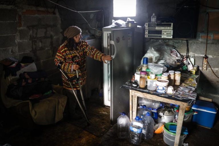 Cerca de 89 mil clientes sem luz às 15:30