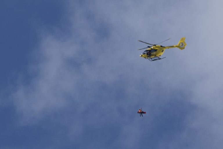 JO2026: Veterana Lindsey Vonn sofre queda violenta na prova de downhill