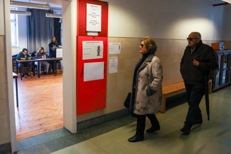 Afluência supera 1.ª volta com 22,35% dos eleitores a votar até às 12:00