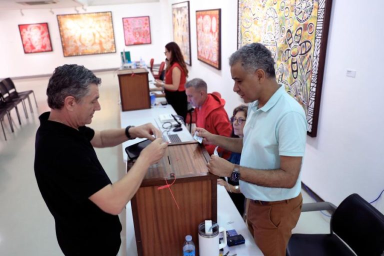 Presidenciais: Eleitores portugueses em Angola defendem voto eletrónico contra a abstenção