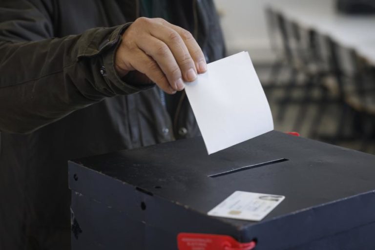 Urnas abriram sem problema à hora marcada