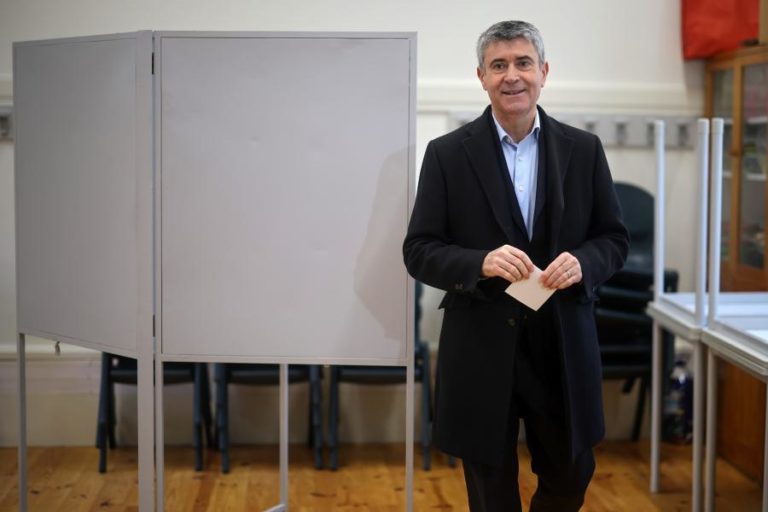 Carneiro apela ao voto e expressa solidariedade para quem tem “vidas destruídas”