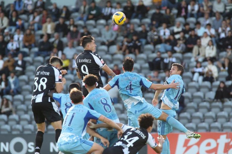 Nacional e Casa Pia empatam 0-0 no Funchal