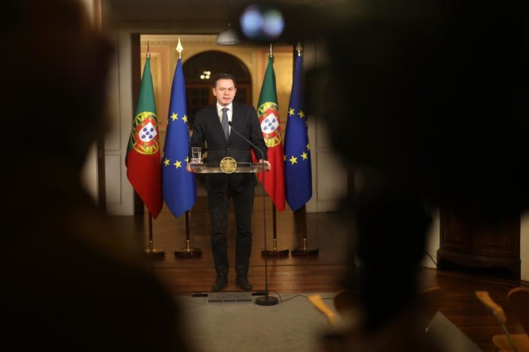 Governo pede novo adiamento do debate quinzenal com o primeiro-ministro