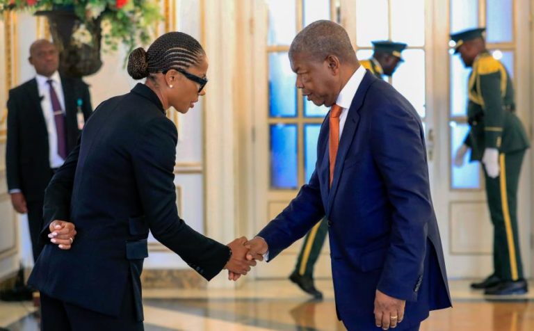 Angola luta para reaver dinheiro no exterior para construir mais escolas – PR