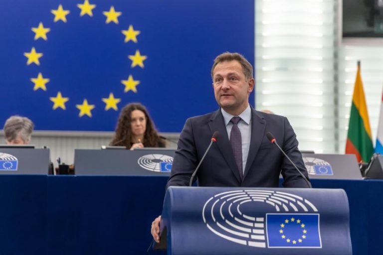 Comissário Europeu da Agricultura visita explorações em Leira e Pombal