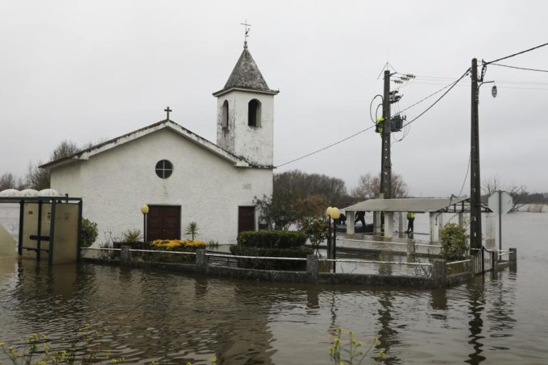 Proteção Civil pede aos cidadãos que evitem riscos em zonas inundáveis