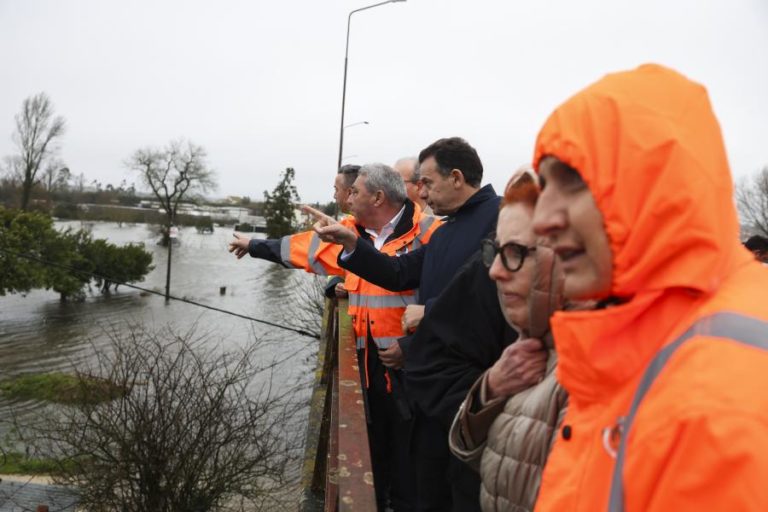 Primeiro-ministro admite novas ruturas no dique junto a Coimbra