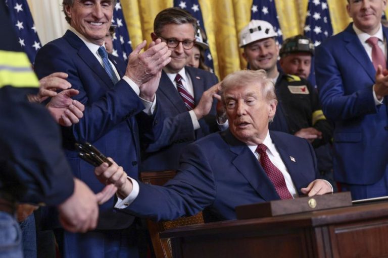 Processo de Trump contra BBC vai ser julgado em fevereiro de 2027