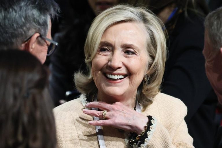 Hillary Clinton acusa Governo de Trump de “encobrimento” no caso Epstein