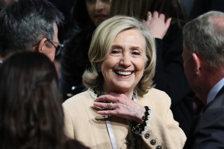 Hillary Clinton alega nunca ter conhecido criminoso sexual Jeffrey Epstein