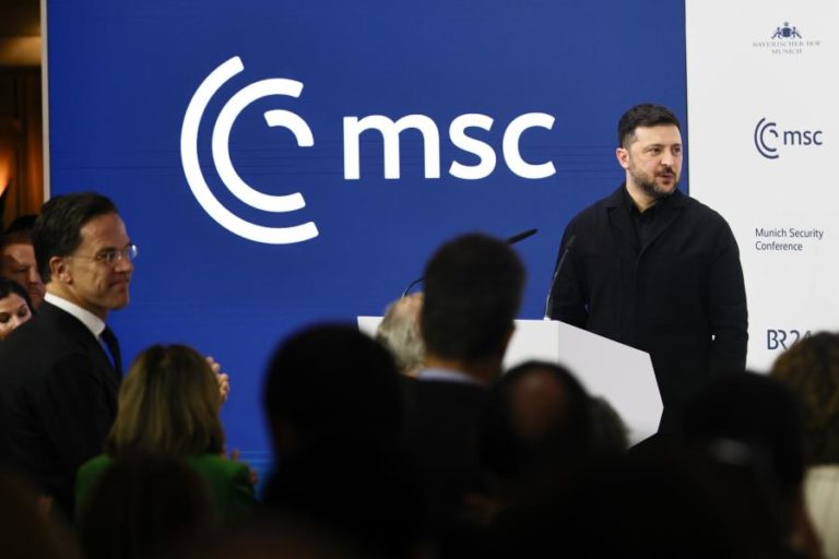 Zelensky afirma que dividir a Ucrânia não trará uma paz verdadeira