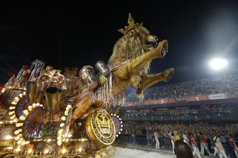 Viradouro vence Carnaval do Rio e escola que homenageou Lula desce de divisão