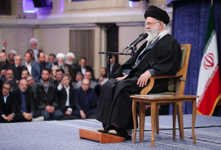 Irão fecha parcial e temporariamente estreito de Ormuz por motivos de segurança