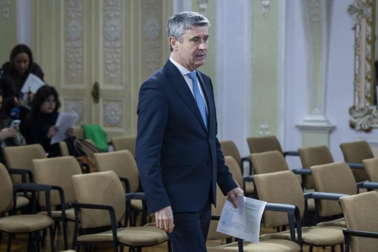 Carneiro considera que Luís Neves será “personalidade forte” em “Governo frágil”