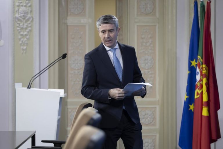 José Luís Carneiro quer contratos territoriais para potenciar interior