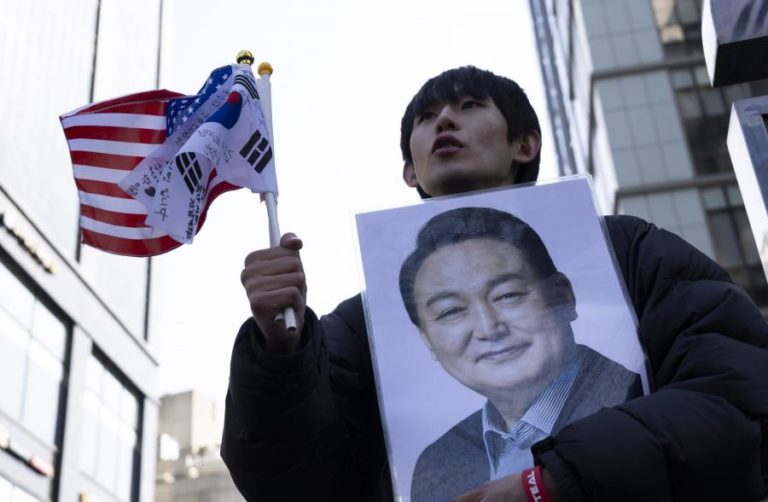 Ex-presidente da Coreia do Sul recorre da condenação a prisão perpétua no caso da lei marcial