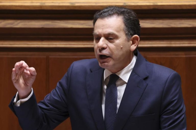 Mau tempo: Primeiro-ministro e PSD recusam falha do Estado e criticam oposição