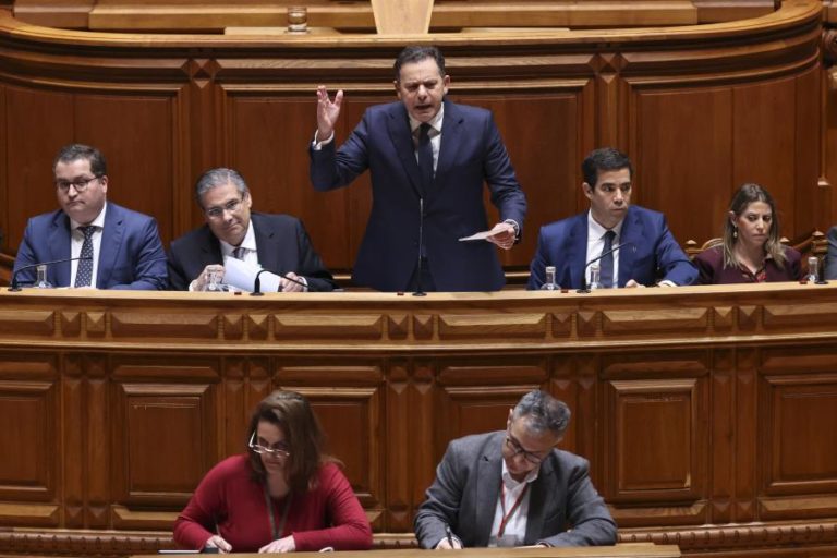 Estado não é perfeito mas “nunca respondeu com esta rapidez e eficácia” — Montenegro