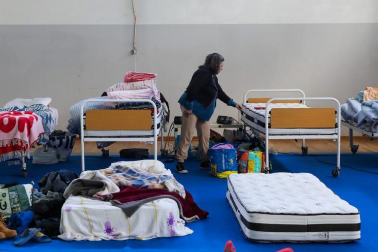 Mau Tempo: Filomena e Vítor há três semanas num pavilhão em Leiria à espera de dias melhores