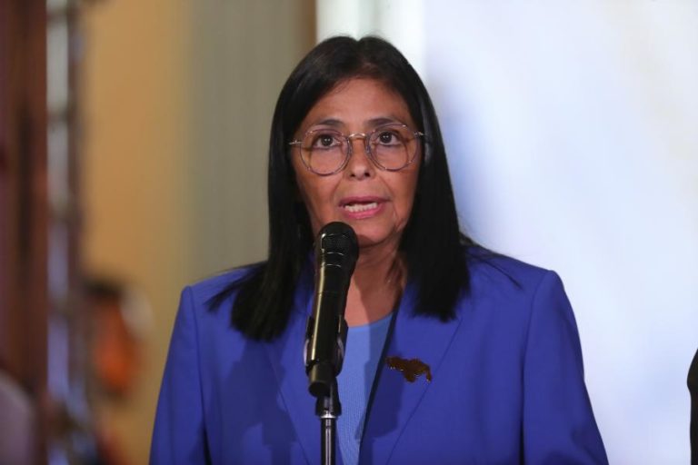 Delcy Rodríguez quer desenvolvimento dos hidrocarbonetos “sem qualquer tipo de tulela”