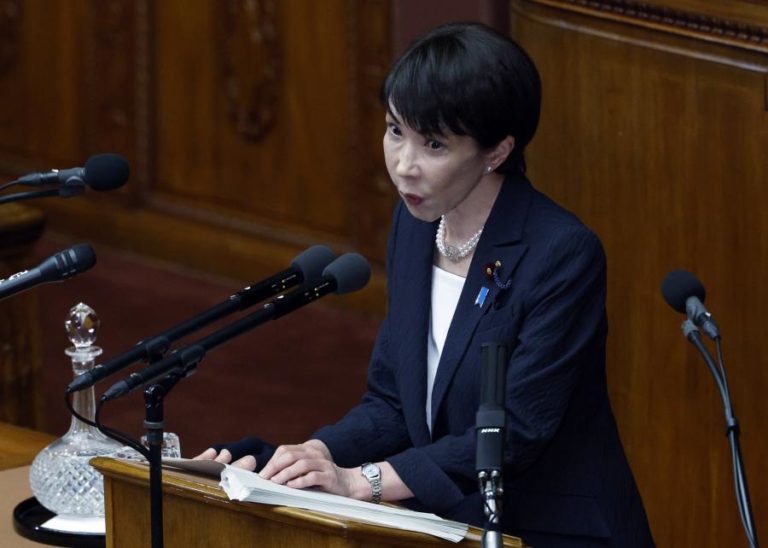 Primeira-ministra do Japão enfrenta polémica sobre ofertas a deputados