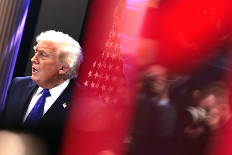 Trump vai impor tarifas globais de 10% após Supremo ter anulado tarifas anteriores