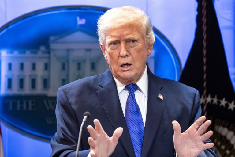 Juíza federal de EUA proíbe divulgação de relatório sobre documentos confidenciais levados por Trump