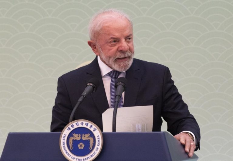 Lula promete rapidez contra efeitos de chuvas que já vitimaram 20 pessoas no Brasil