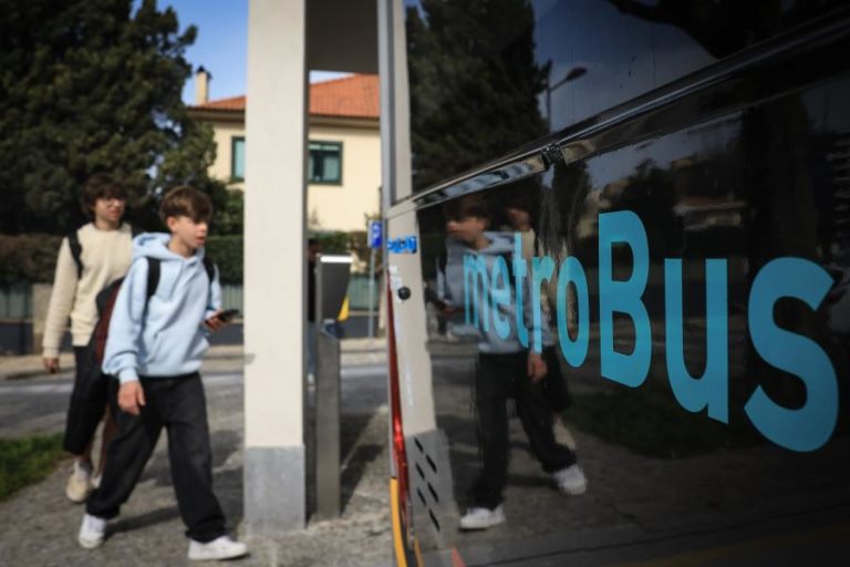 Metrobus do Porto arranca hoje fase experimental após ano e meio de espera