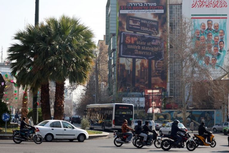 EUA impõem nova série de sanções económicas ao Irão