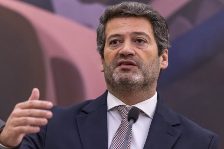 Investigador aponta “domínio de Ventura sobre o Chega” comparável à Coreia do Norte