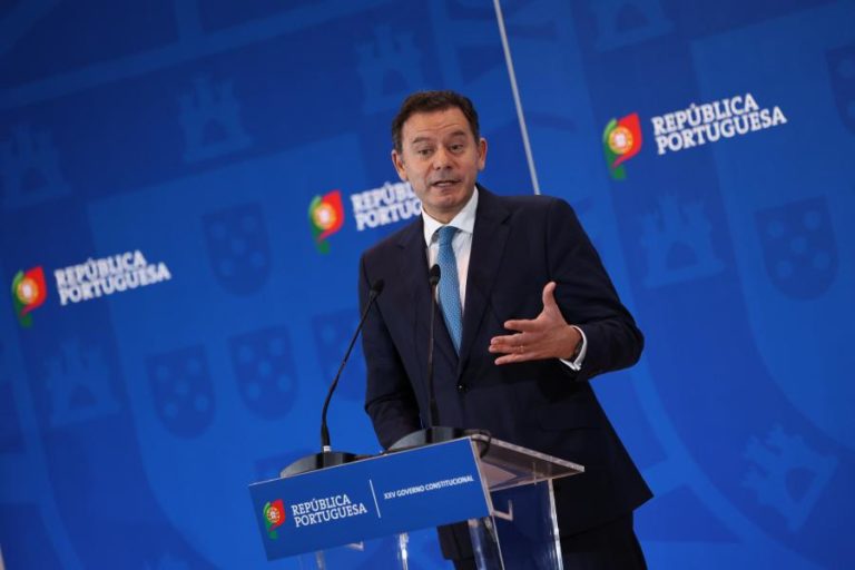 Primeiro-ministro defende atual modelo das CCDR e recusa pensar num próximo