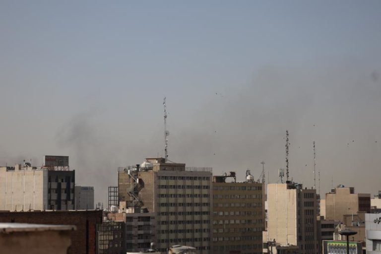 Trump anuncia “grande operação de combate” no Irão