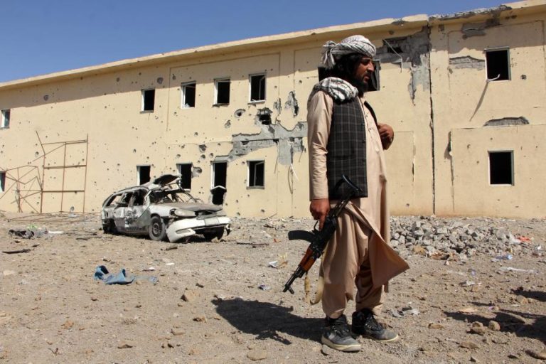 Paquistão anuncia novos ataques a instalações militares no Afeganistão