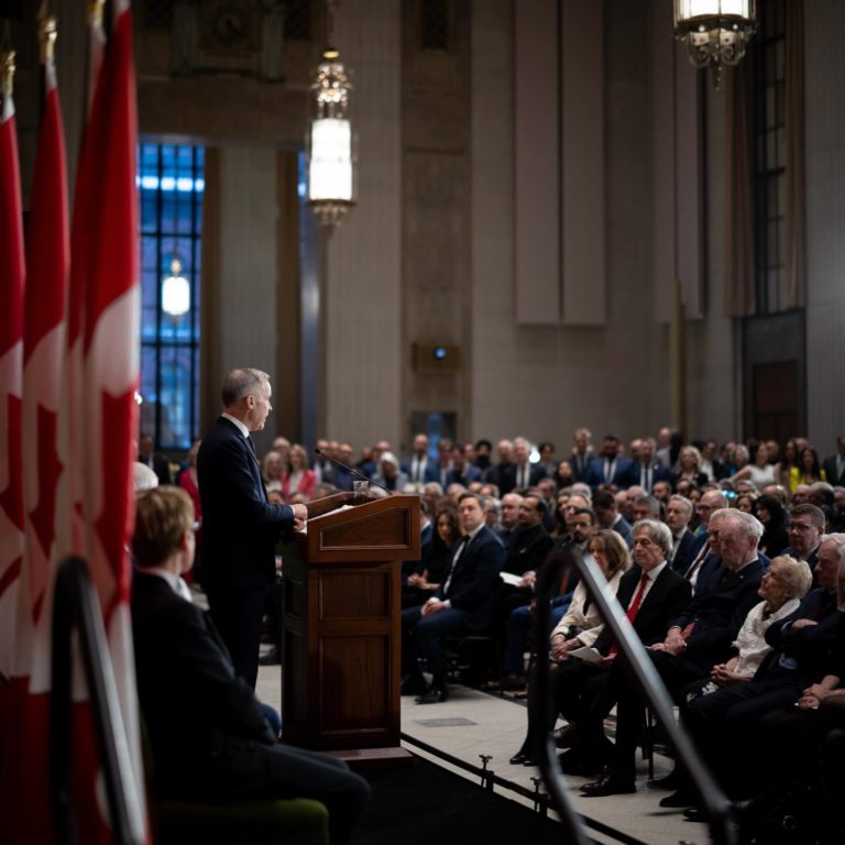 Ottawa exige EUA fora dos assuntos internos do país para preservar soberania