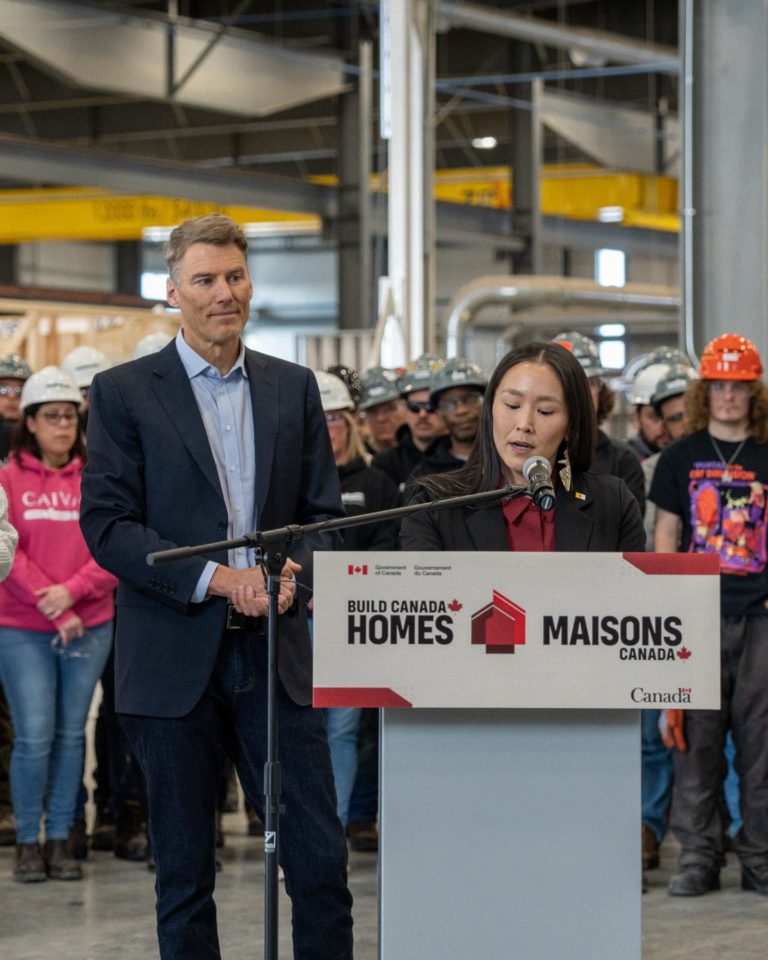 Ministro da Habitação federal apresenta projetos de residências acessíveis em parceria com setor privado