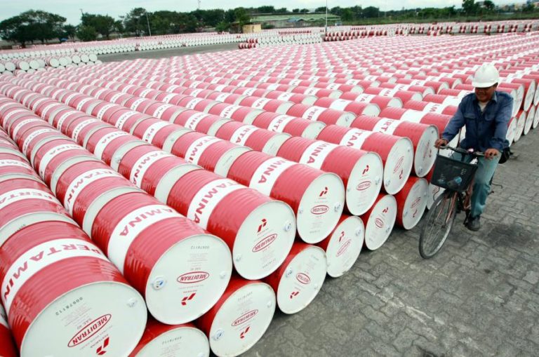 Países da AIE libertam 400 milhões barris de petróleo das reservas estratégicas