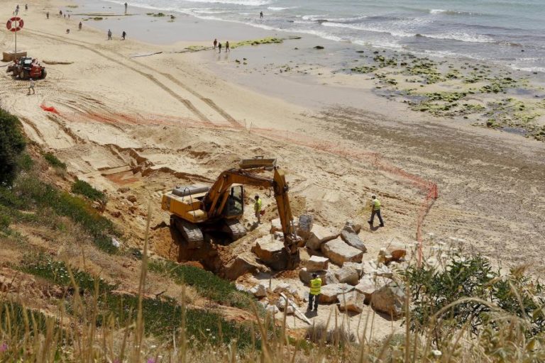 Algarve com 35 praias afetadas por instabilidade em arribas e recuo do areal – APA