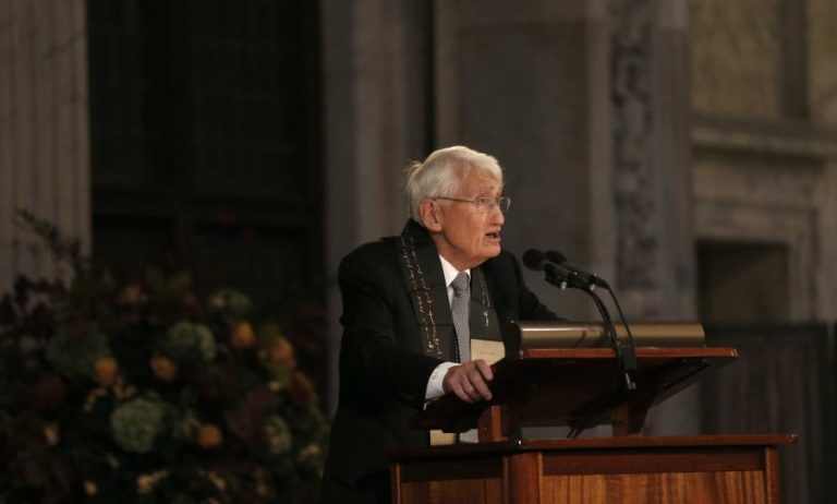 Morreu o filósofo alemão Jürgen Habermas, aos 96 anos