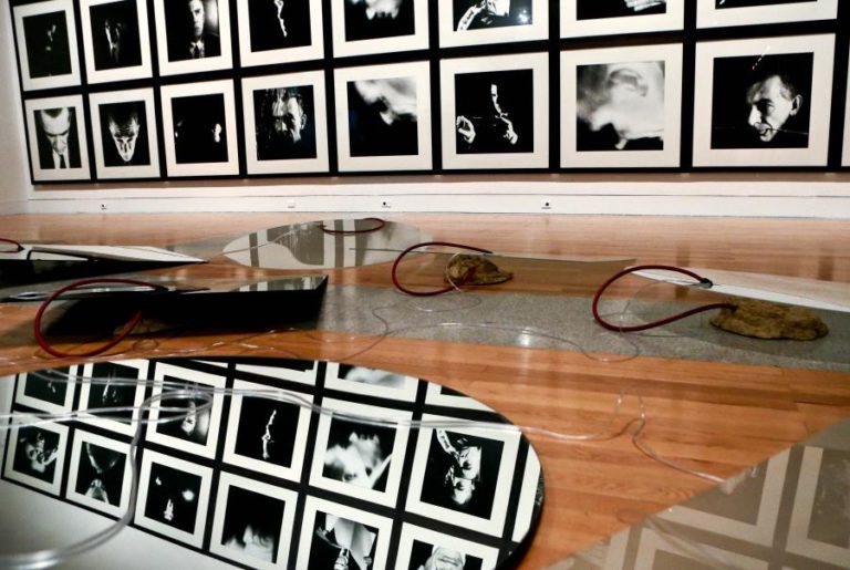 Retrospetiva da obra de Jorge Molder exposta no Centro das Artes José de Guimarães