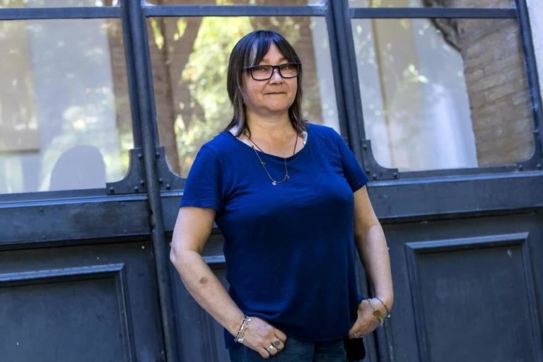 Milhares de escritores publicam livro “vazio” contra uso das suas obras em IA