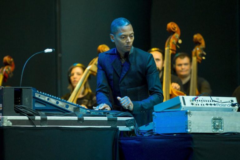 NEOPOP celebra 20 anos com Jeff Mills, Luke Slater e Helena Hauff no alinhamento