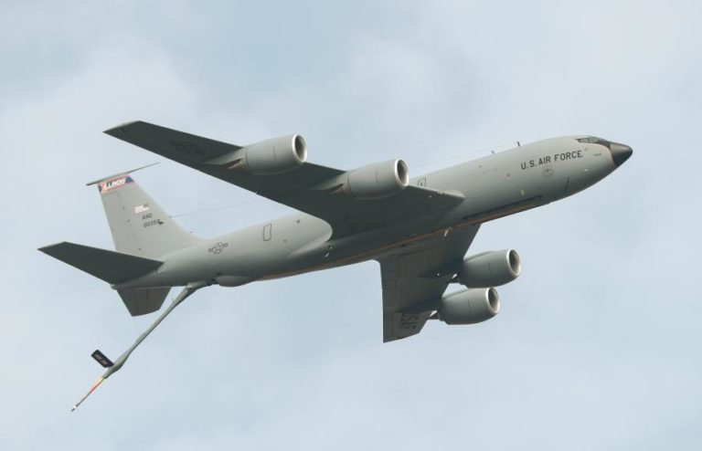 Seis tripulantes mortos na queda de avião-tanque norte-americano – novo balanço