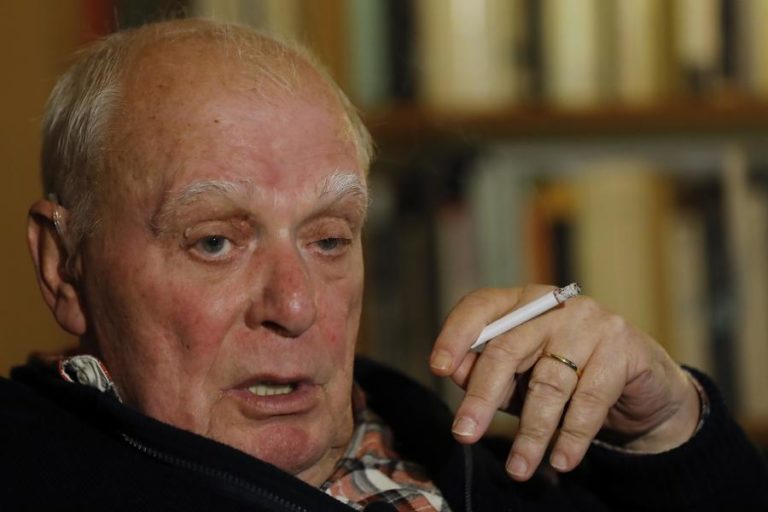 Livro inédito de poemas de António Lobo Antunes vai ser publicado em abril
