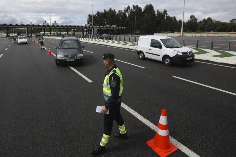 A1 parcialmente reaberta em Gaia após corte por incêndio em camião de cerveja