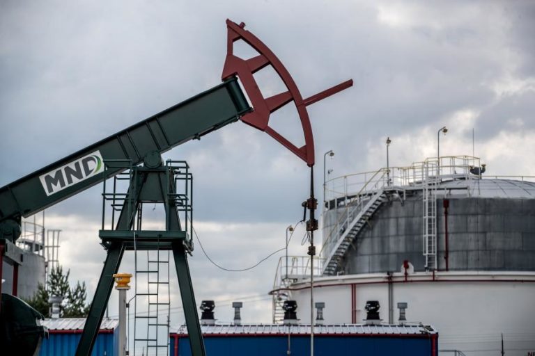 Cotação do Brent para entrega em maio sobe 3,20% para 103,42 dólares