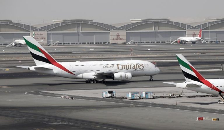 Cento e vinte e dois portugueses chegam hoje a Lisboa num voo comercial