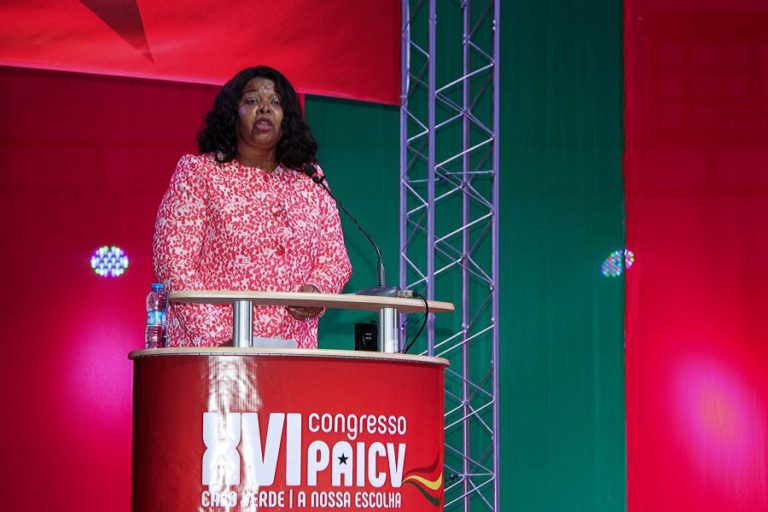 Antiga MNE de São Tomé e Príncipe Elsa Pinto apresenta pré-candidatura presidencial