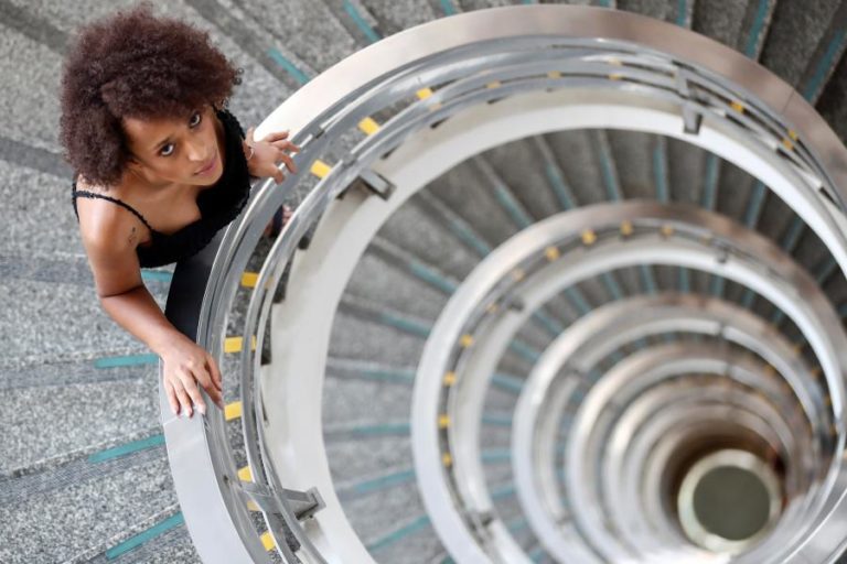 MP do Brasil pede condenação de apresentador por declarações transfóbicas contra deputada